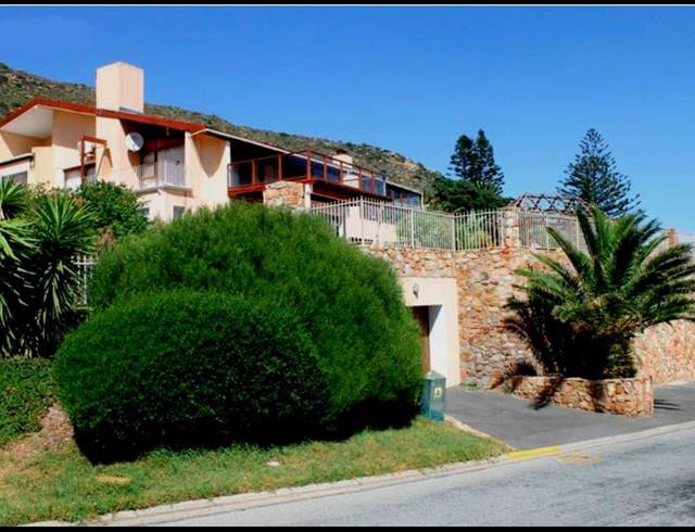 10 BEDROOM HOUSE FOR SALE IN FISH HOEK